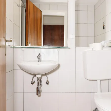 Schlafbude Hotel 2*