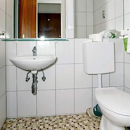 Schlafbude Hotel 2*